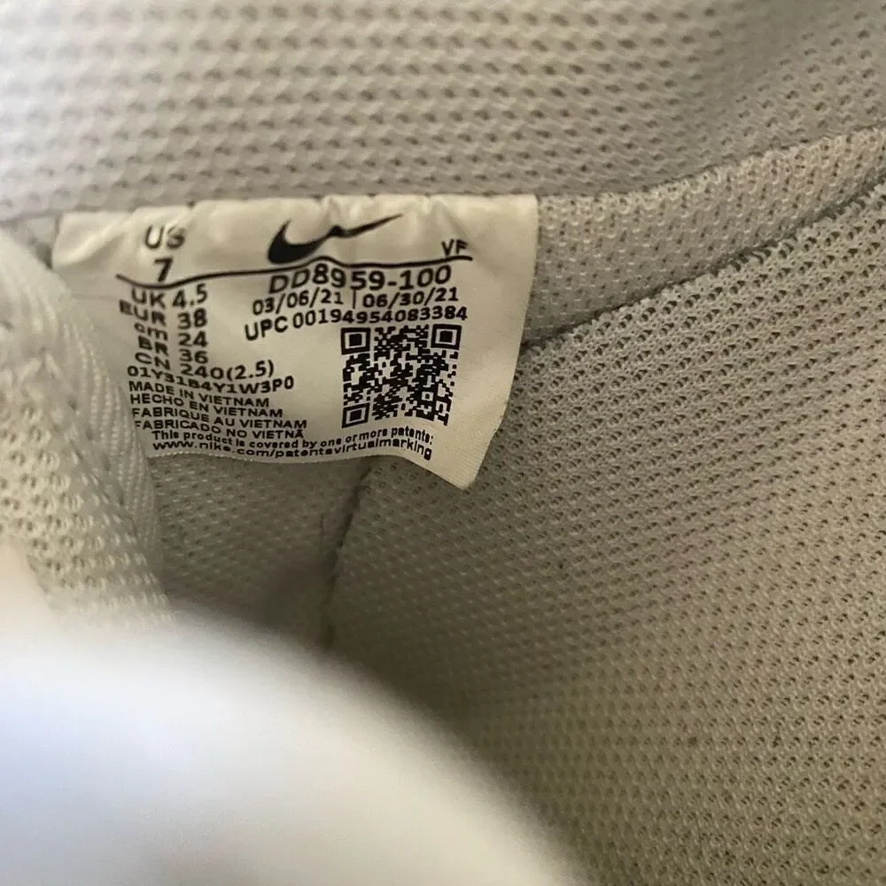 Nike women 7 Air Force one classic tie up sneakers white